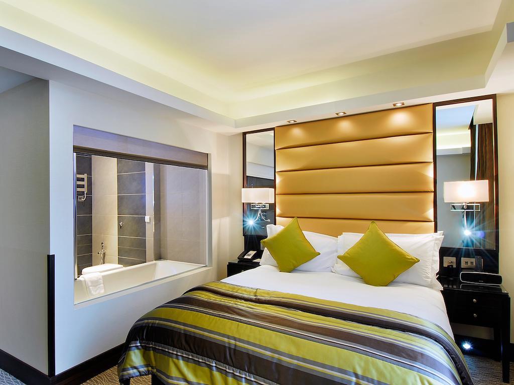 伦敦尊贵大理石拱门酒店 外观 照片 A bedroom at the Hilton London West End